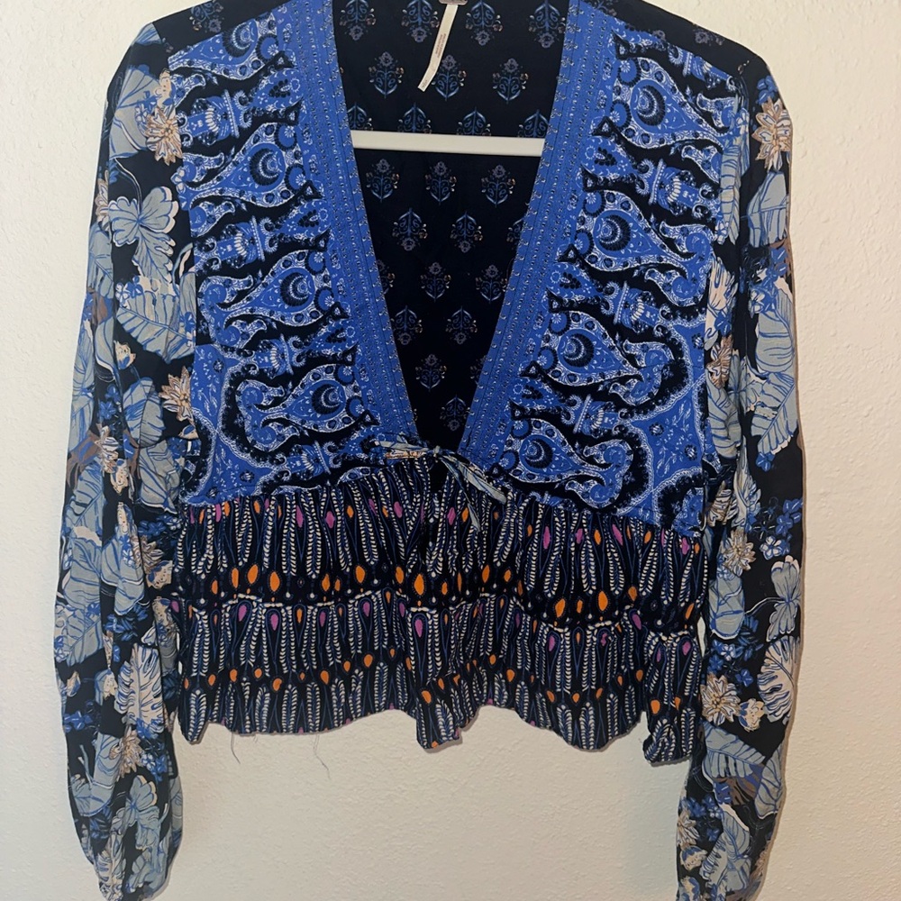 Free People blue bohemian blouse. Size small.